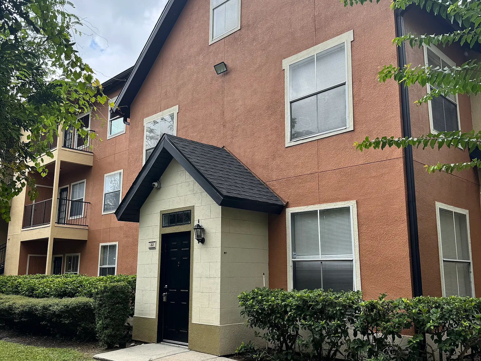 2 bed, 1077 sqft, $1,650 — Photo 1