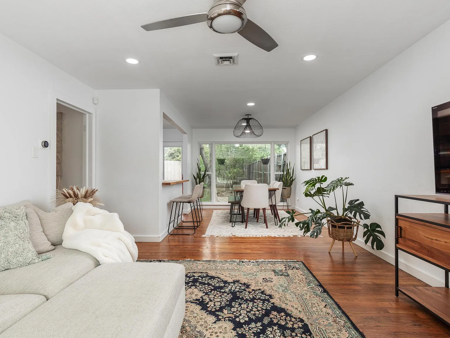 4 bed, 1900 sqft, $3,500 — Photo 4