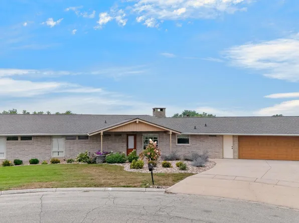 305 Orchard Dr, Marshalltown, IA 50158