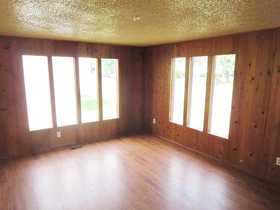 4th image of 1823 W Grace Ave