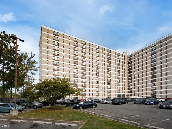 4600 Duke St APT 1030, Alexandria, VA 22304