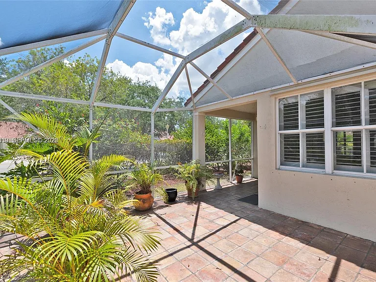 889 Sand Creek Cir — Photo 22