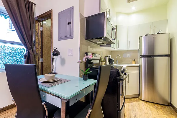 Rented by Townhouse Apartments | media 26