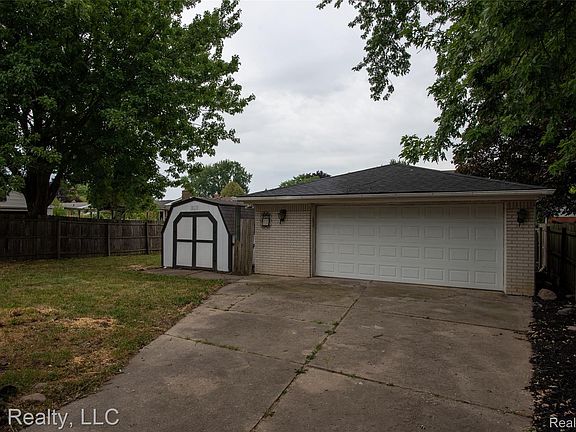 3rd image of 2256 Garry Dr
