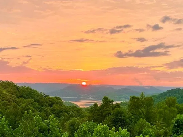 446 Oak Dr, Smithville, TN 37166