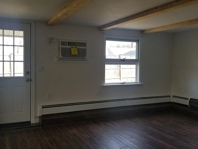 302 Pleasant St #3 — Photo 6
