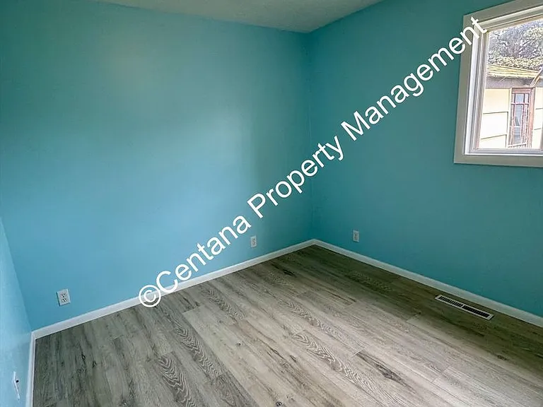 1640 Sampson St — Photo 10