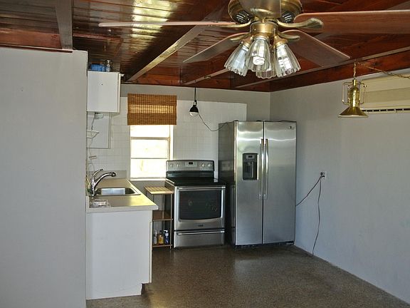 3rd image of 50 Beachcomber Ln