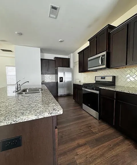 240 Chelsea Park Dr — Photo 13
