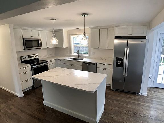 2nd image of 173 Sherwood Cir