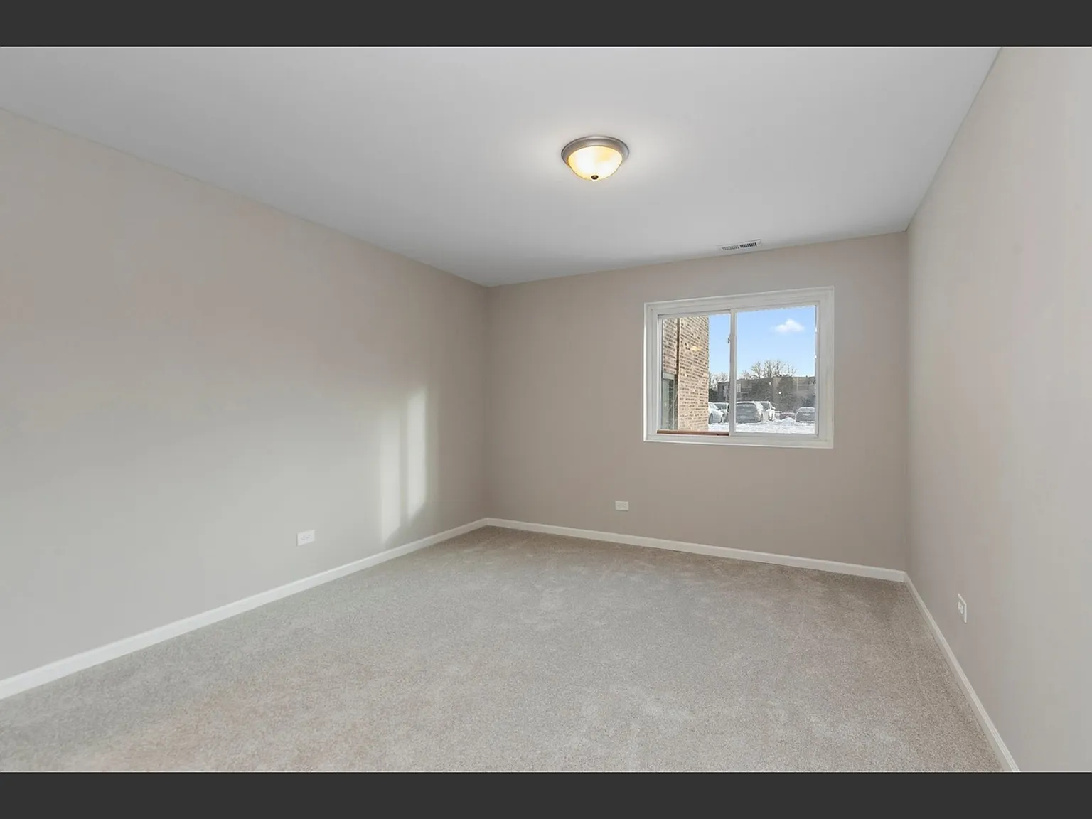 1484 Stonebridge Cir — Photo 4