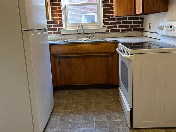 4th image of 3 Saint James Pl APT 2