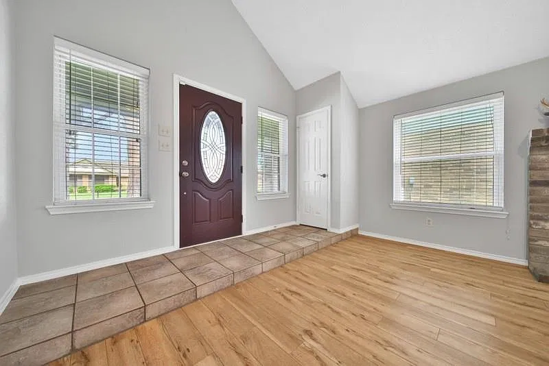 3 bed, 2.0 bath, 1792 sqft, $2,100 — Photo 4