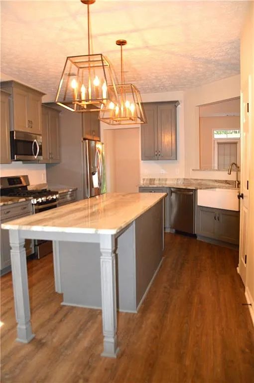 3 bed, 2.0 bath, 1553 sqft, $2,400 — Photo 4
