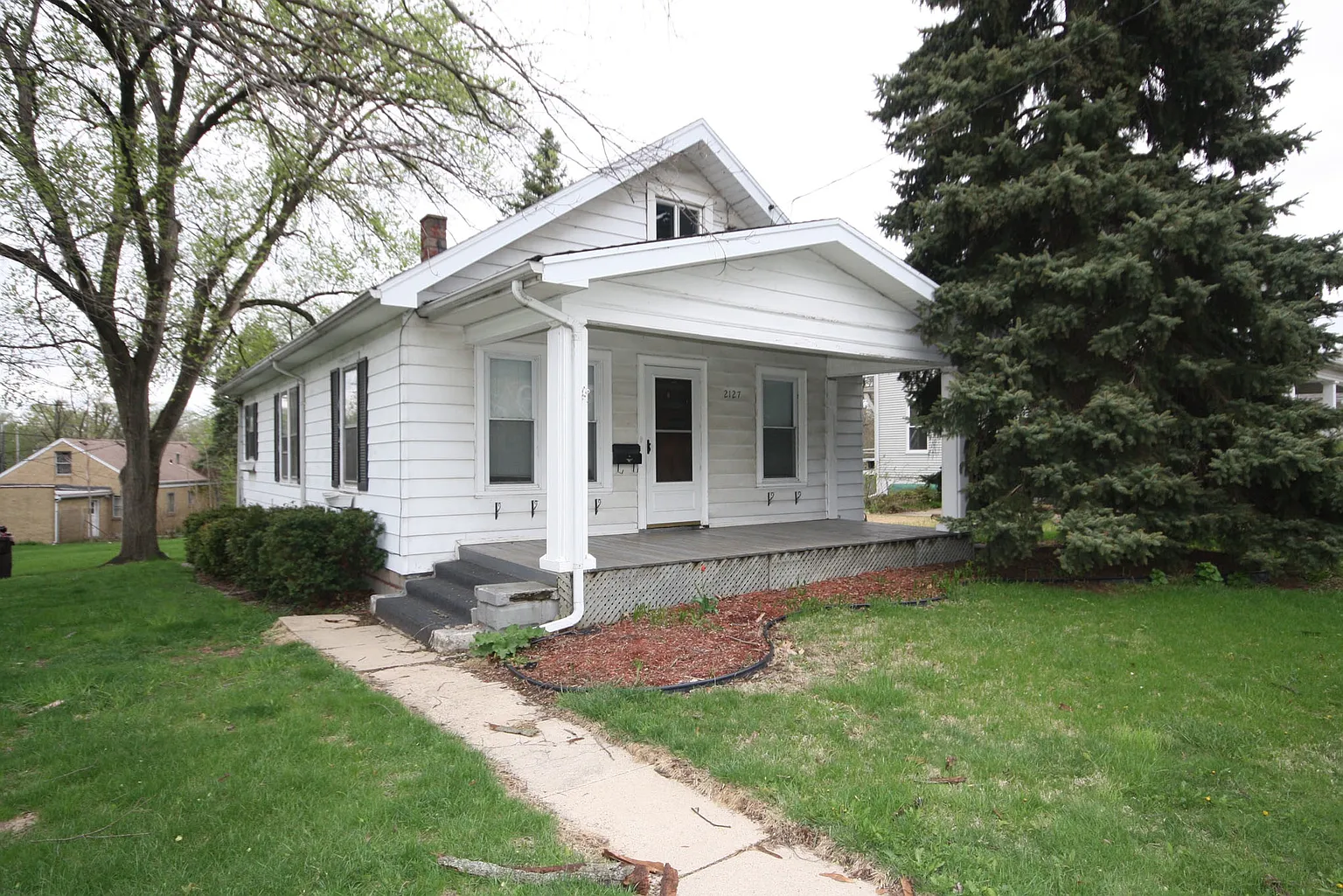 2127 N North St photo 1