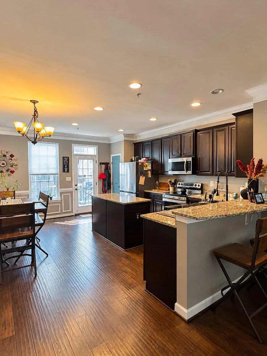 2 bed, 2.5 bath, 1568 sqft, $2,810 — Photo 4