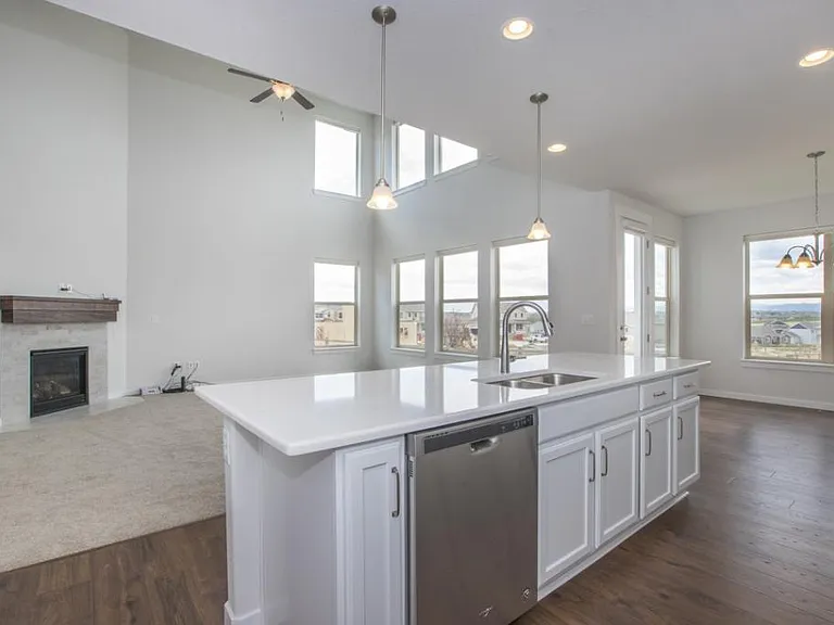 715 Lene Ln — Photo 2