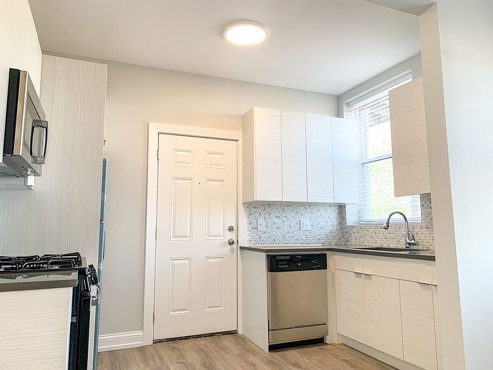 1st image of 3319-21 N Karlov Ave #3319-2E