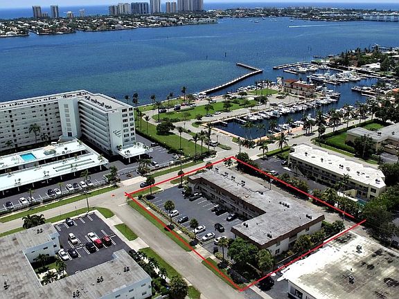4th image of 310 Lake Shore Dr #8