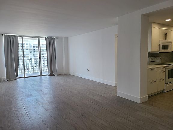 3rd image of 2851 NE 183rd St #1812