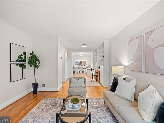 3rd image of 546 E Nelson Ave