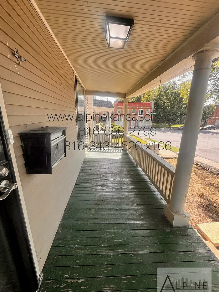 2 bed, 1.5 bath, 1150 sqft, $1,695 — Photo 3