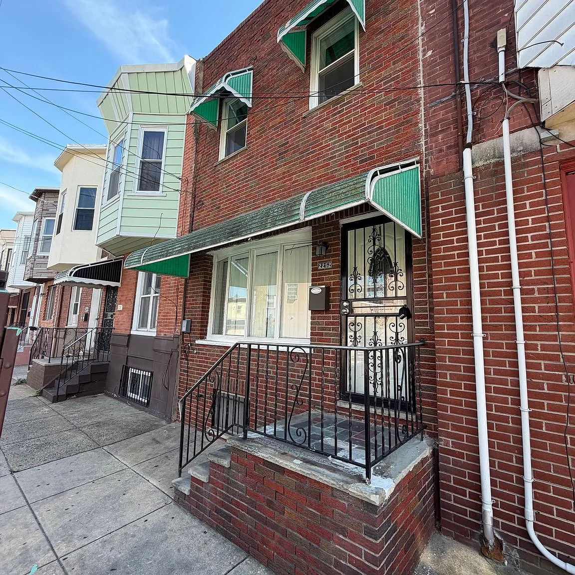 3 bed, 1.5 bath, 1100 sqft, $1,800 — Photo 1