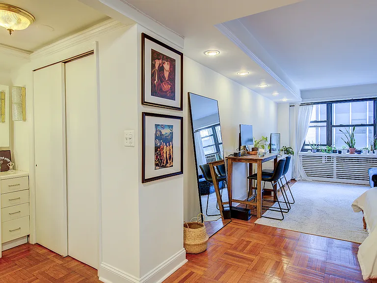 135 E 54th St #6C — Photo 7