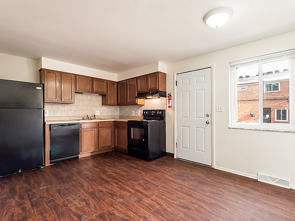 3rd image of 870 N Meadows Ct #10885614