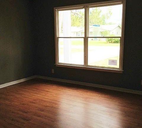 5th image of 273 Greenwood Ave