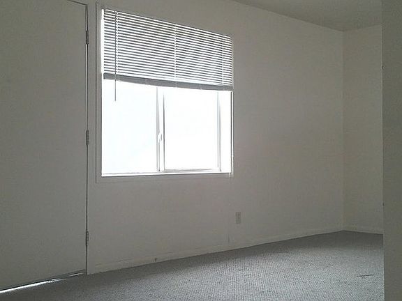 2nd image of 2418 Wyoming St