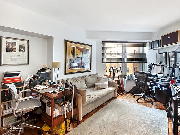 3rd image of 150-156 W 56th St APT 3705
