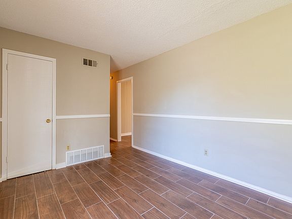 5th image of 6560 Greenbriar Dr