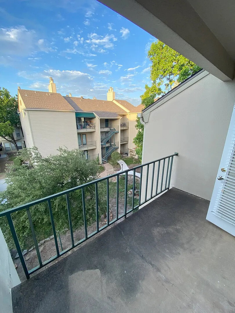 Newly Updated full apartment close to BSW and 5 minutes from Dallas am — Photo 3