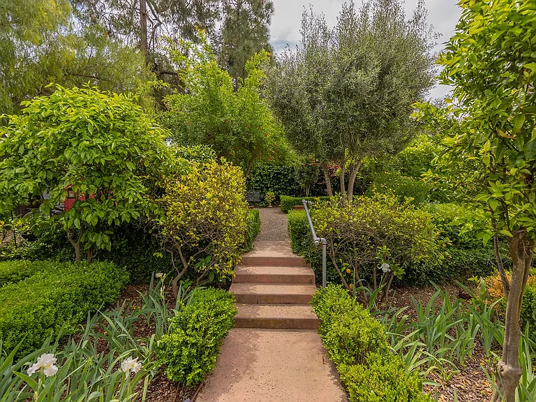 413 W Matilija St — Photo 27