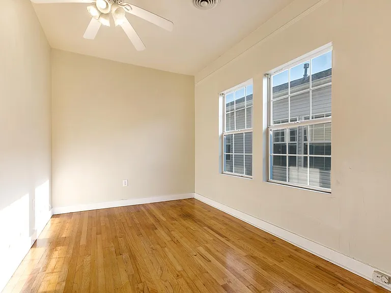 306 Homedale St #UPPER — Photo 11