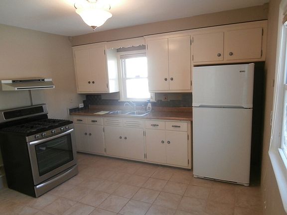 Great Eat-In Kitchen 