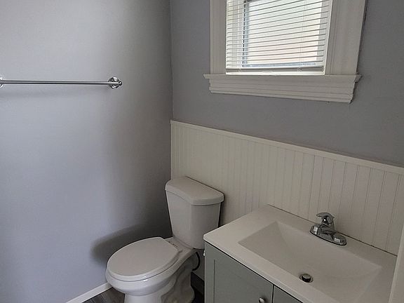 5th image of 829 E 7th St APT 2