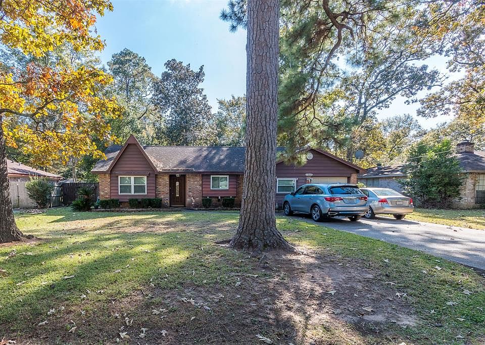 3219 Royal Oaks is a well-maintained one-story on a large lot with beautiful mature trees. It has 1853SF and a long double wide driveway. Plenty of room for you, family and friends to park.