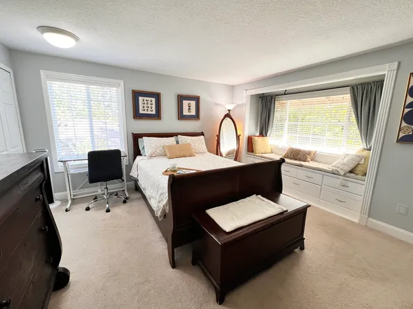 10024 SW 36th Ct, Portland, OR 97219