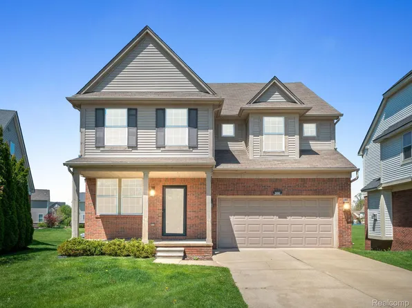 28385 Cottage Ln, New Hudson, MI 48165