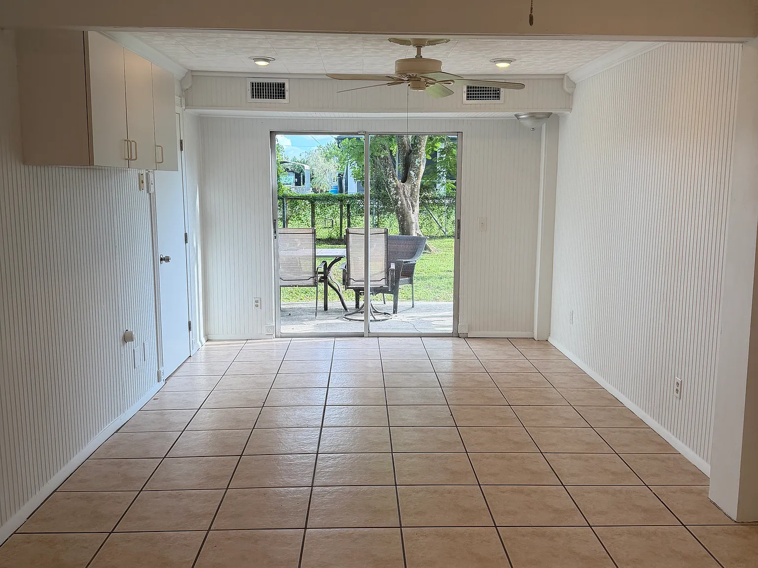 4 bed, 1728 sqft, $2,400 — Photo 3