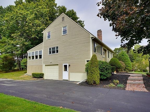 2nd image of 13 Nicole Dr