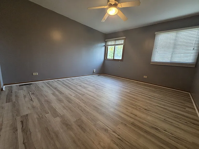 1485 Exeter Ln — Photo 9