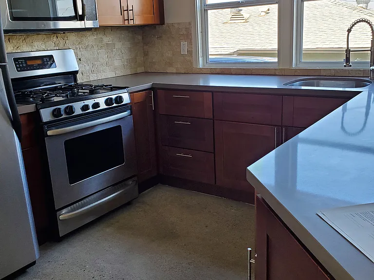 1316 Lott Ave — Photo 7