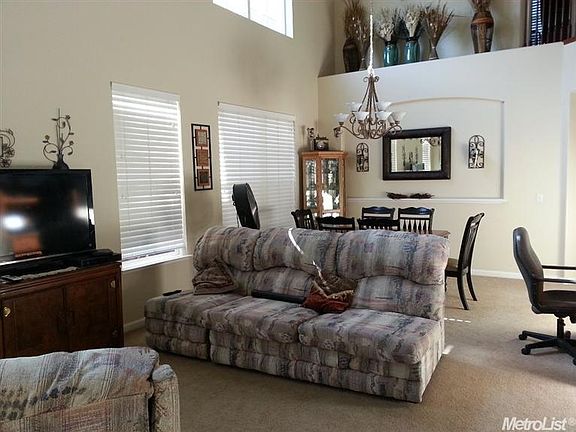 2nd image of 1251 Laurel Park Cir