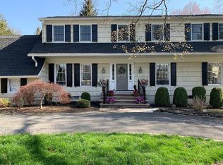 936 Huron Rd, Franklin Lakes, NJ 07417