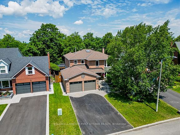 3rd image of 605 Brookridge Cres