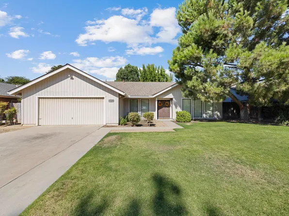 1449 N Newton Drive, Dinuba, CA 93618