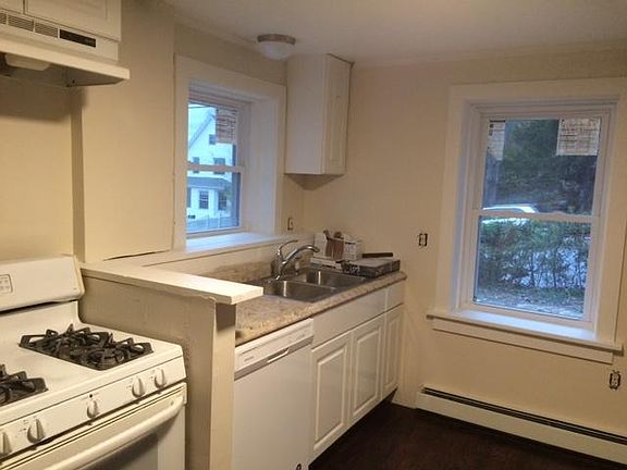 Remodelled kitchen with dishwasher. Light and bright!